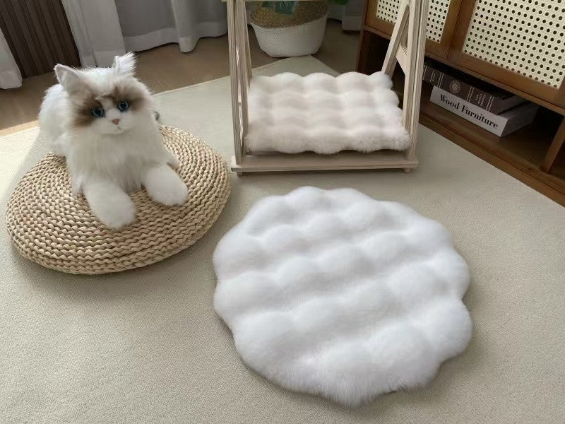 White Plush Round Cat Mat - Soft Faux Fur Sleeping Pad (40cm Diameter)